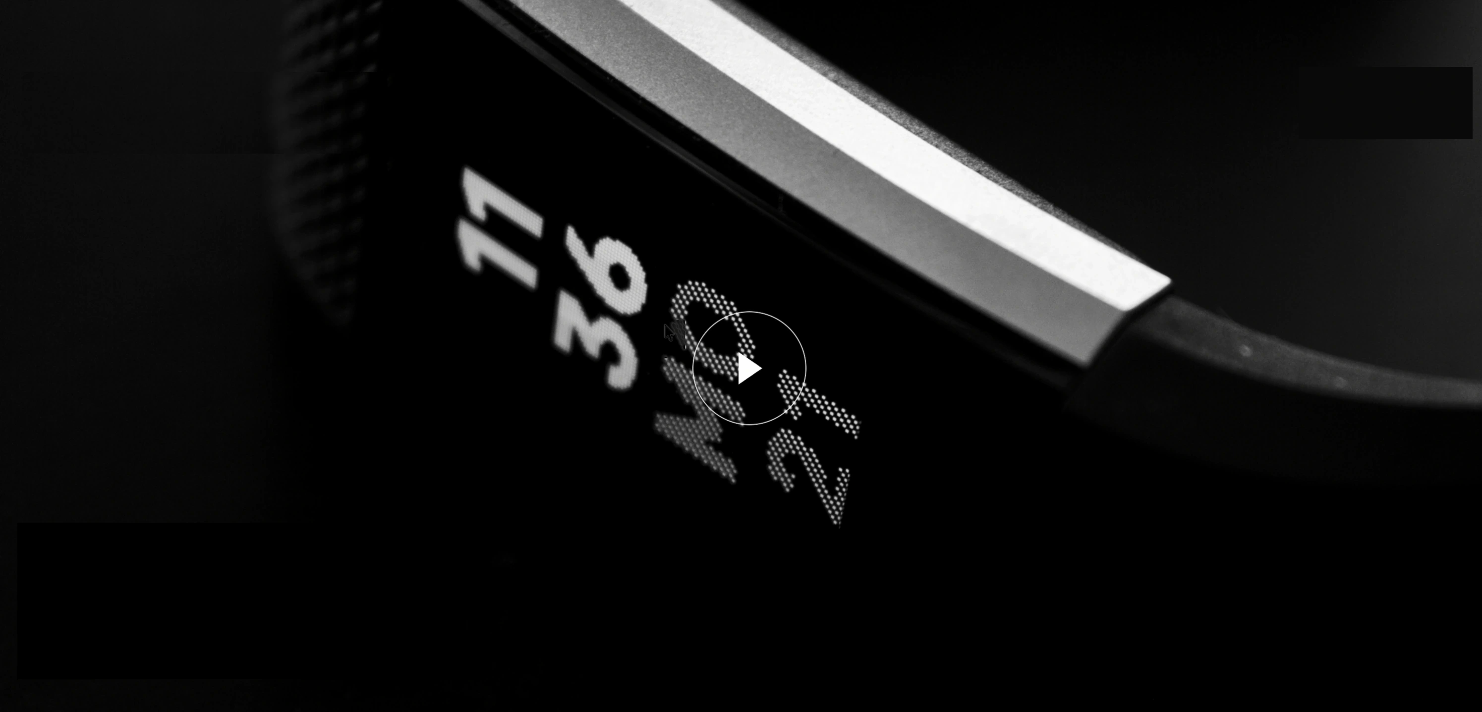 Monochrome digital timepiece